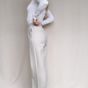 Weite Hose mit Schlitzen