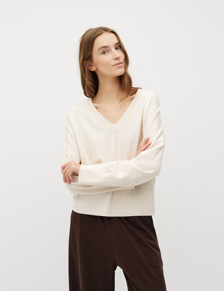 Leichter Strickpullover Gillian mit V-Ausschnitt (versch. Farben)