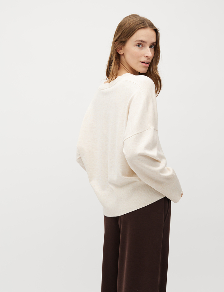 Leichter Strickpullover Gillian mit V-Ausschnitt (versch. Farben)