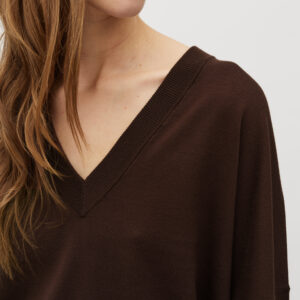 Leichter Strickpullover Gillian mit V-Ausschnitt (versch. Farben)