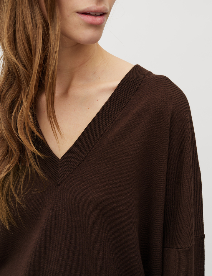 Leichter Strickpullover Gillian mit V-Ausschnitt (versch. Farben)