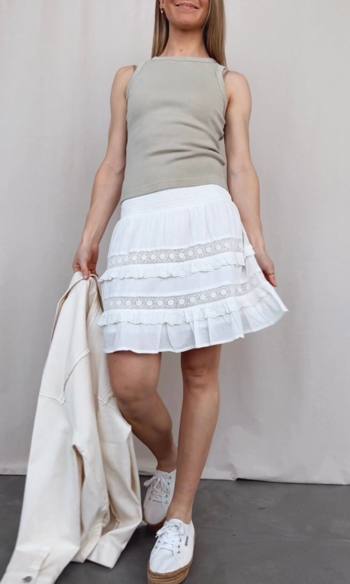 Verspielter Minirock mit Volants Viljana