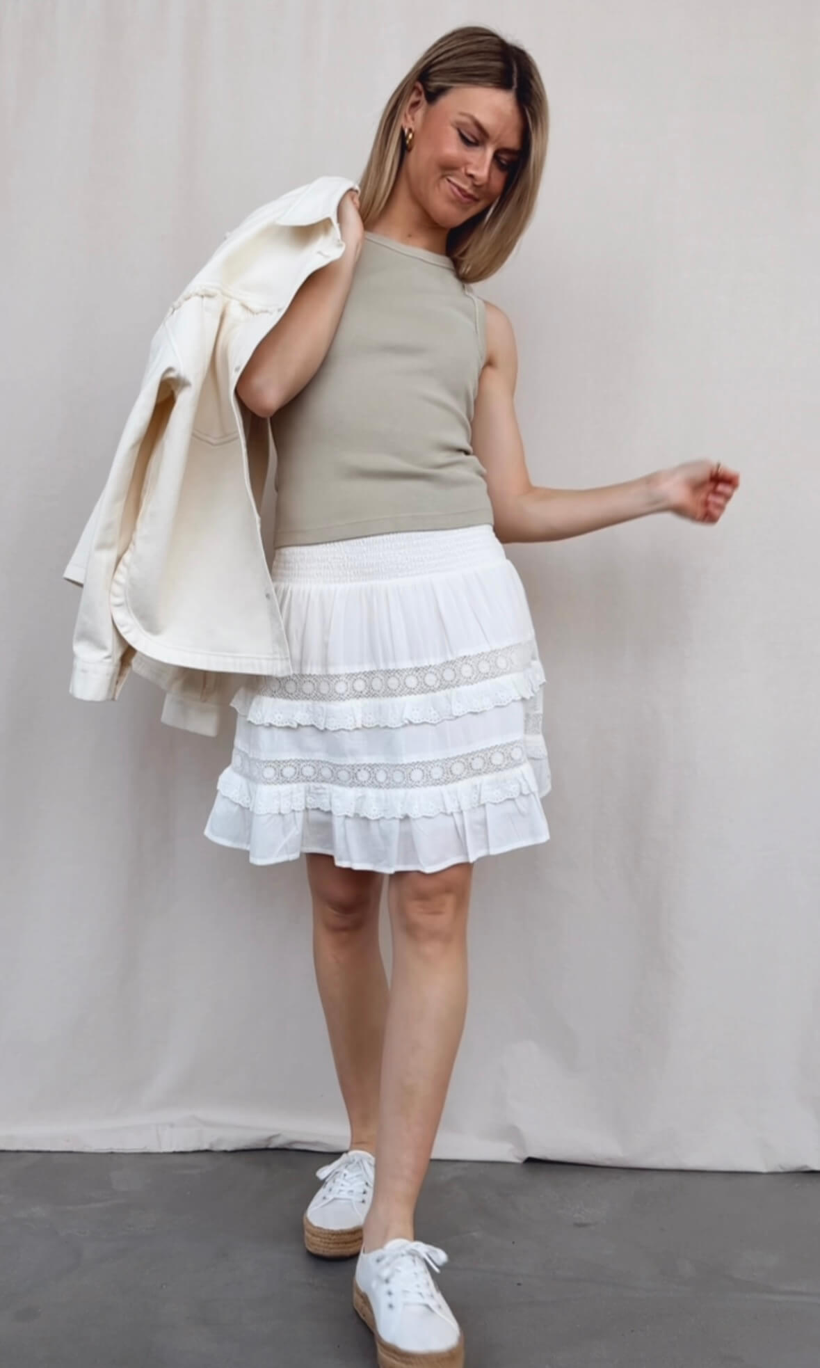 Verspielter Minirock mit Volants Viljana