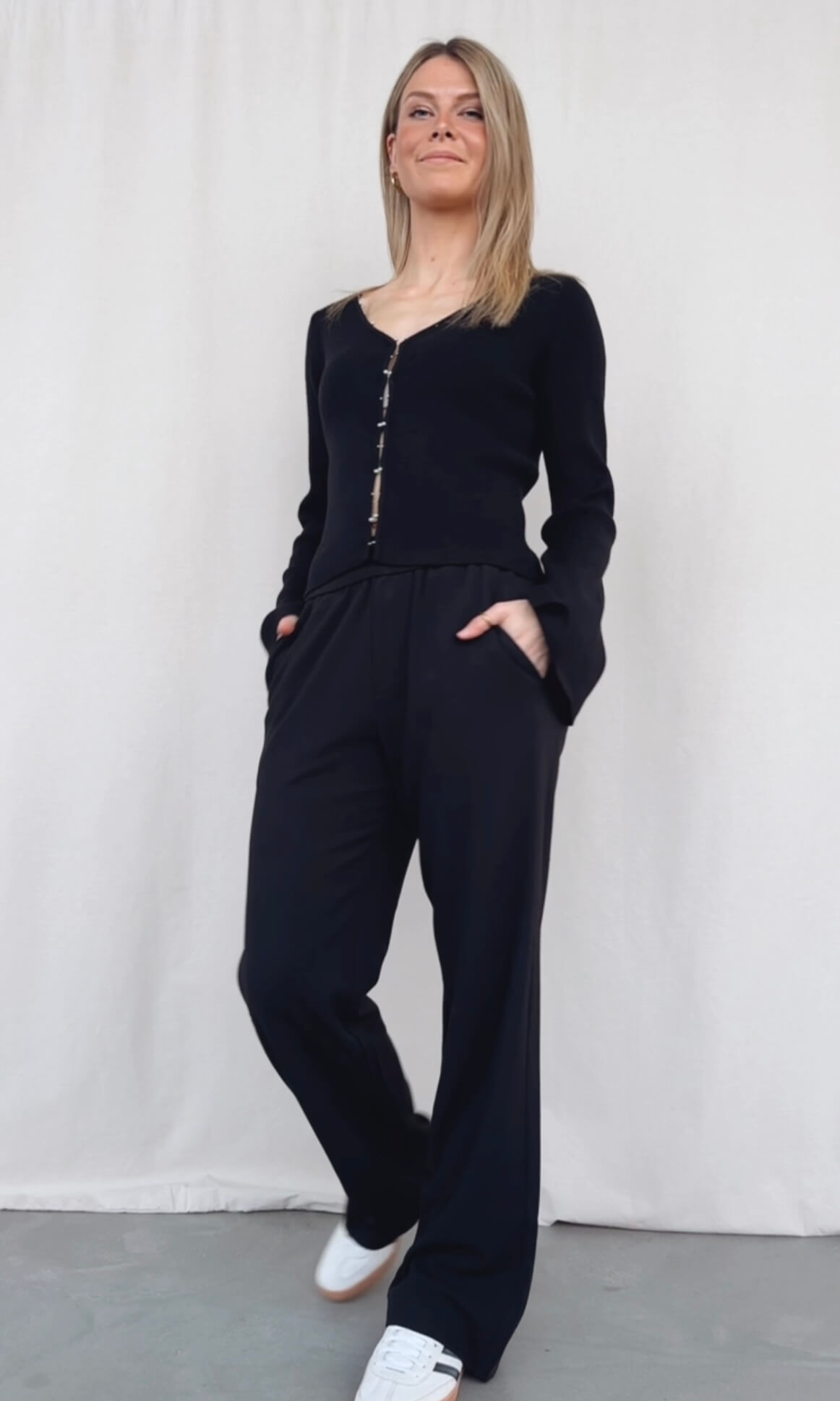 Ripp-Strickjacke mit Perlenknöpfen Costica (versch. Farben)