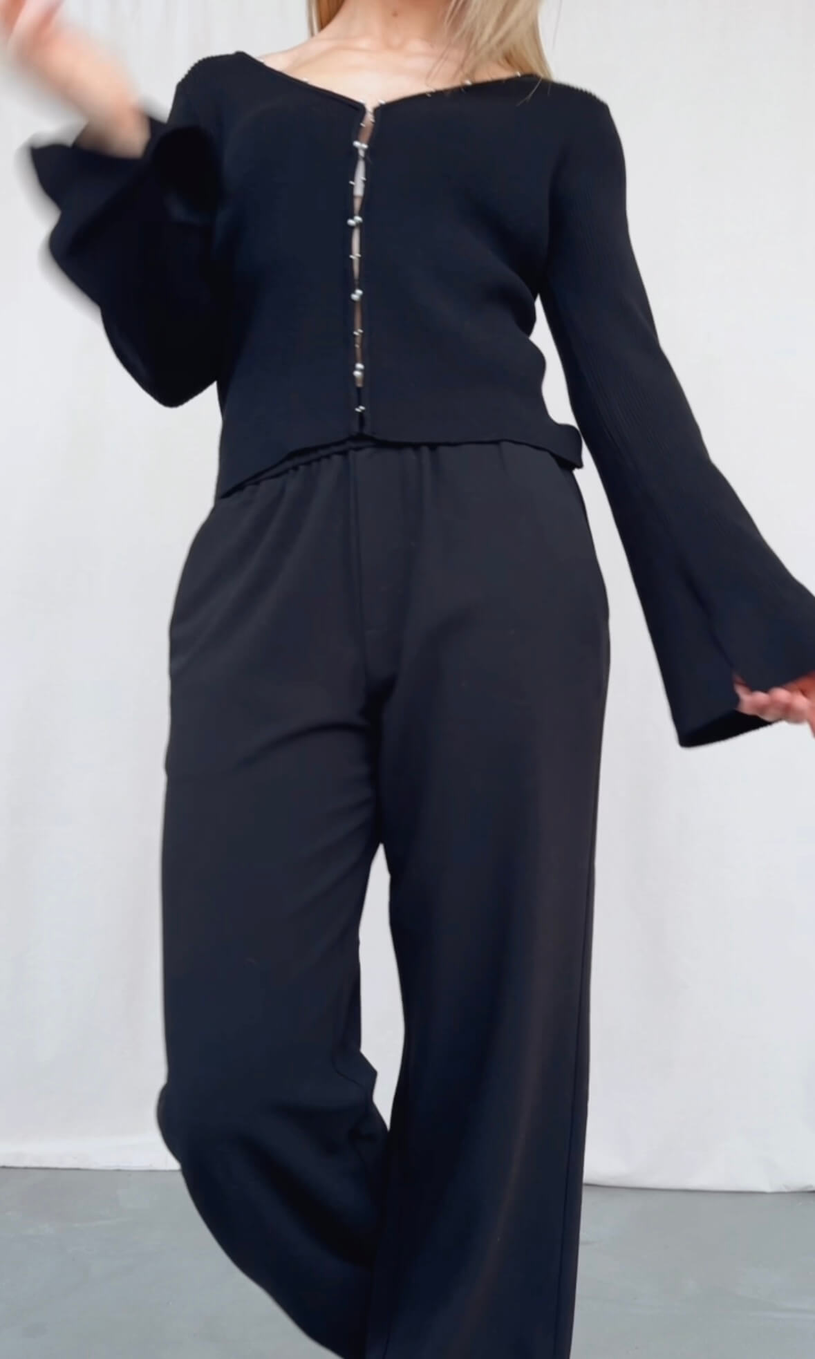 Ripp-Strickjacke mit Perlenknöpfen Costica (versch. Farben)