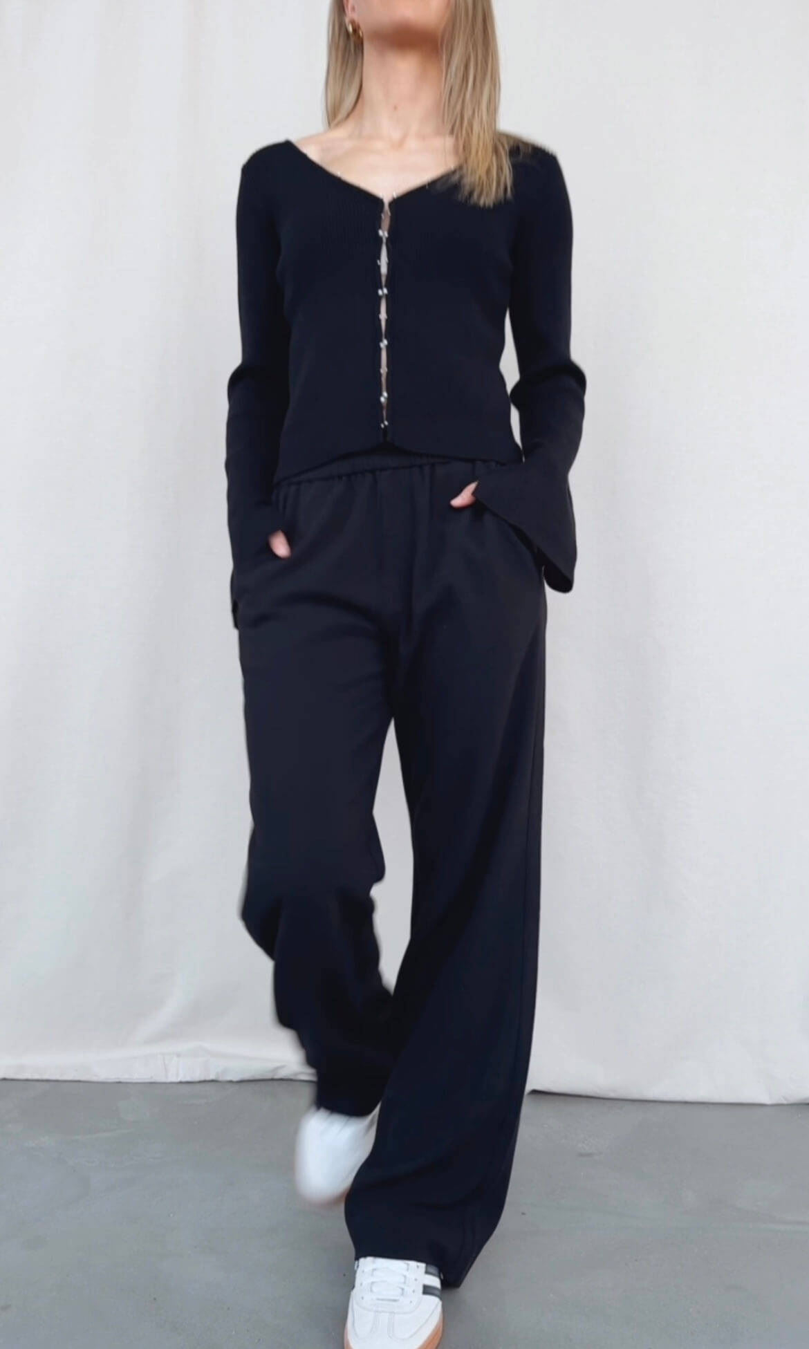 Ripp-Strickjacke mit Perlenknöpfen Costica (versch. Farben)