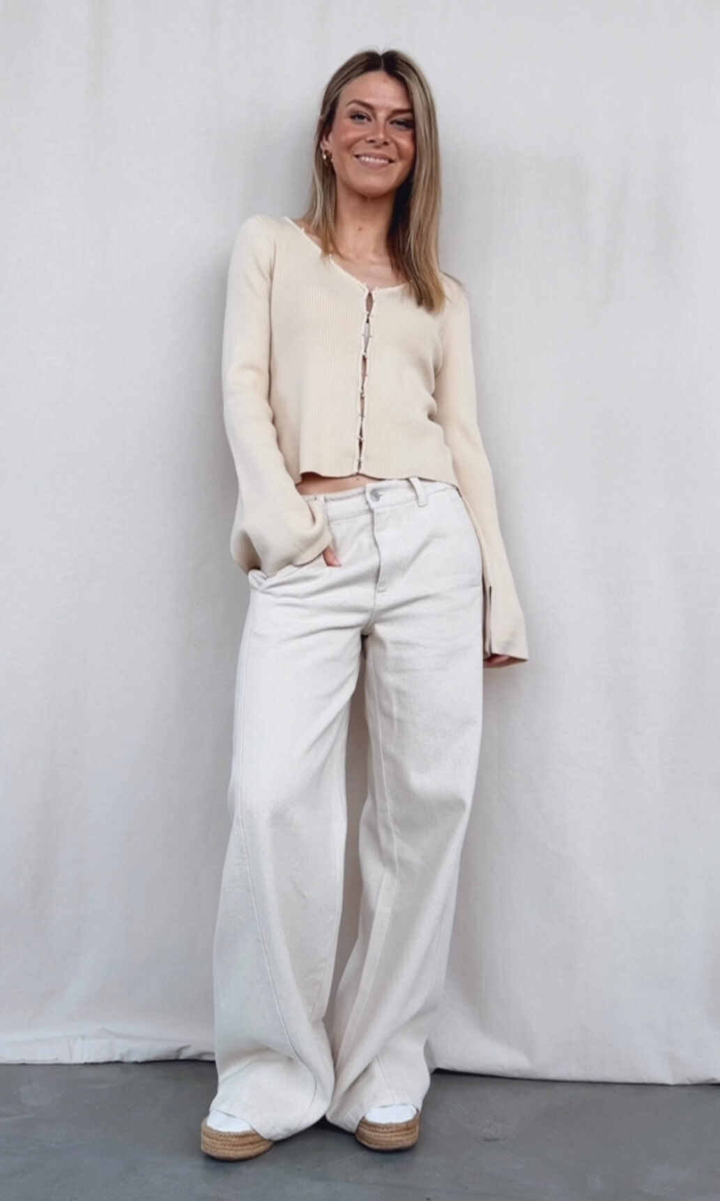 Ripp-Strickjacke mit Perlenknöpfen Costica (versch. Farben)