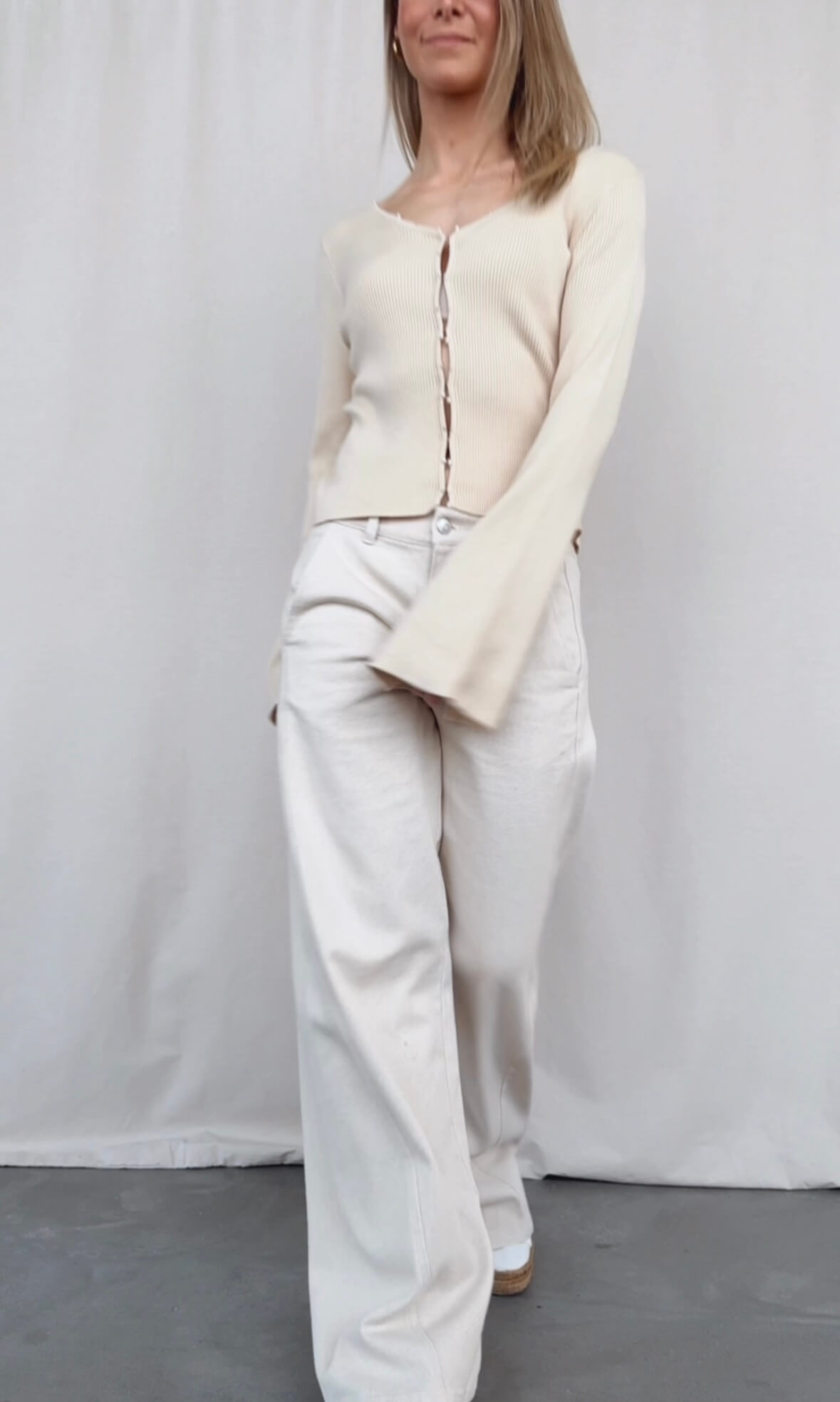 Ripp-Strickjacke mit Perlenknöpfen Costica (versch. Farben)