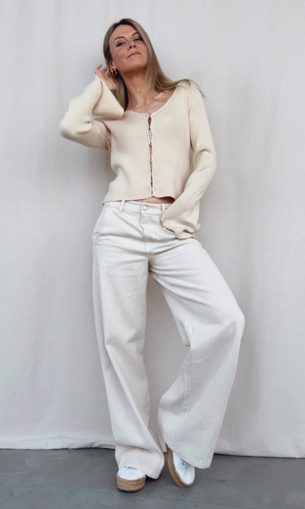 Ripp-Strickjacke mit Perlenknöpfen Costica (versch. Farben)