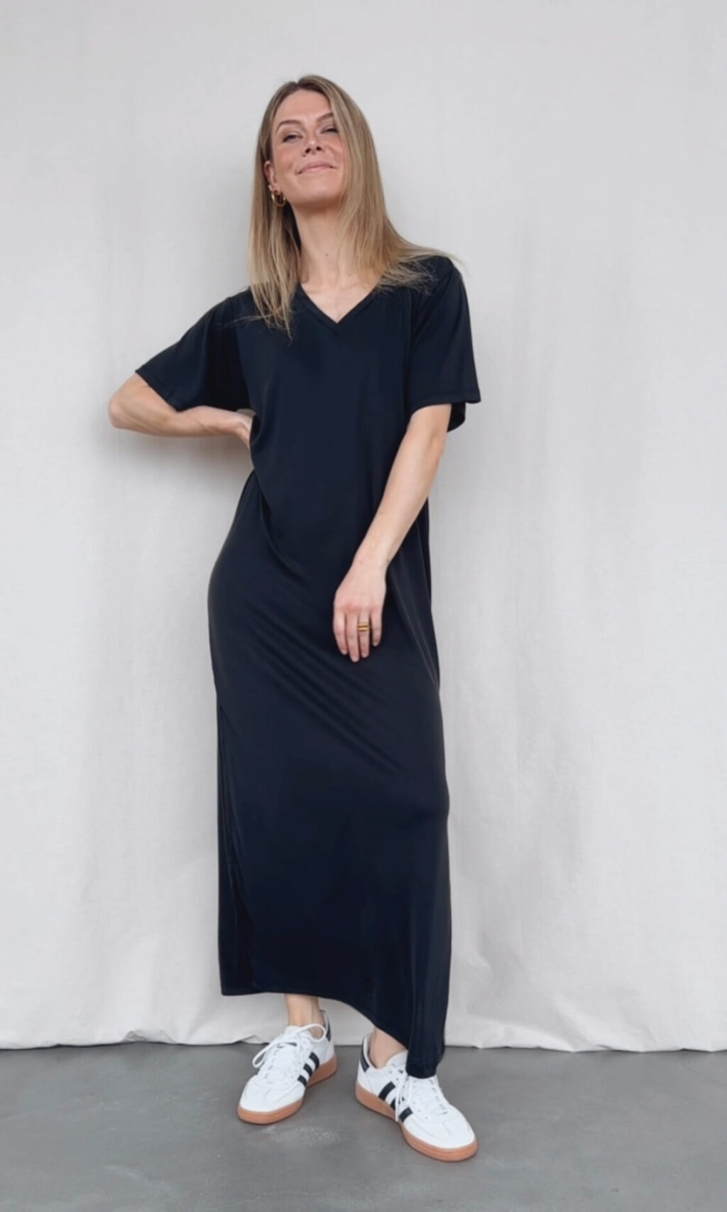 Shirtkleid mit V-Ausschnitt Jannie – Bild 4