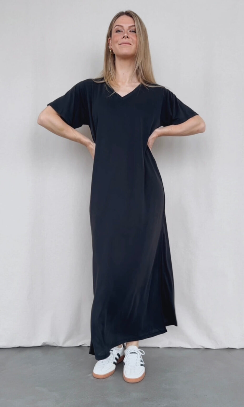 Shirtkleid mit V-Ausschnitt Jannie – Bild 2