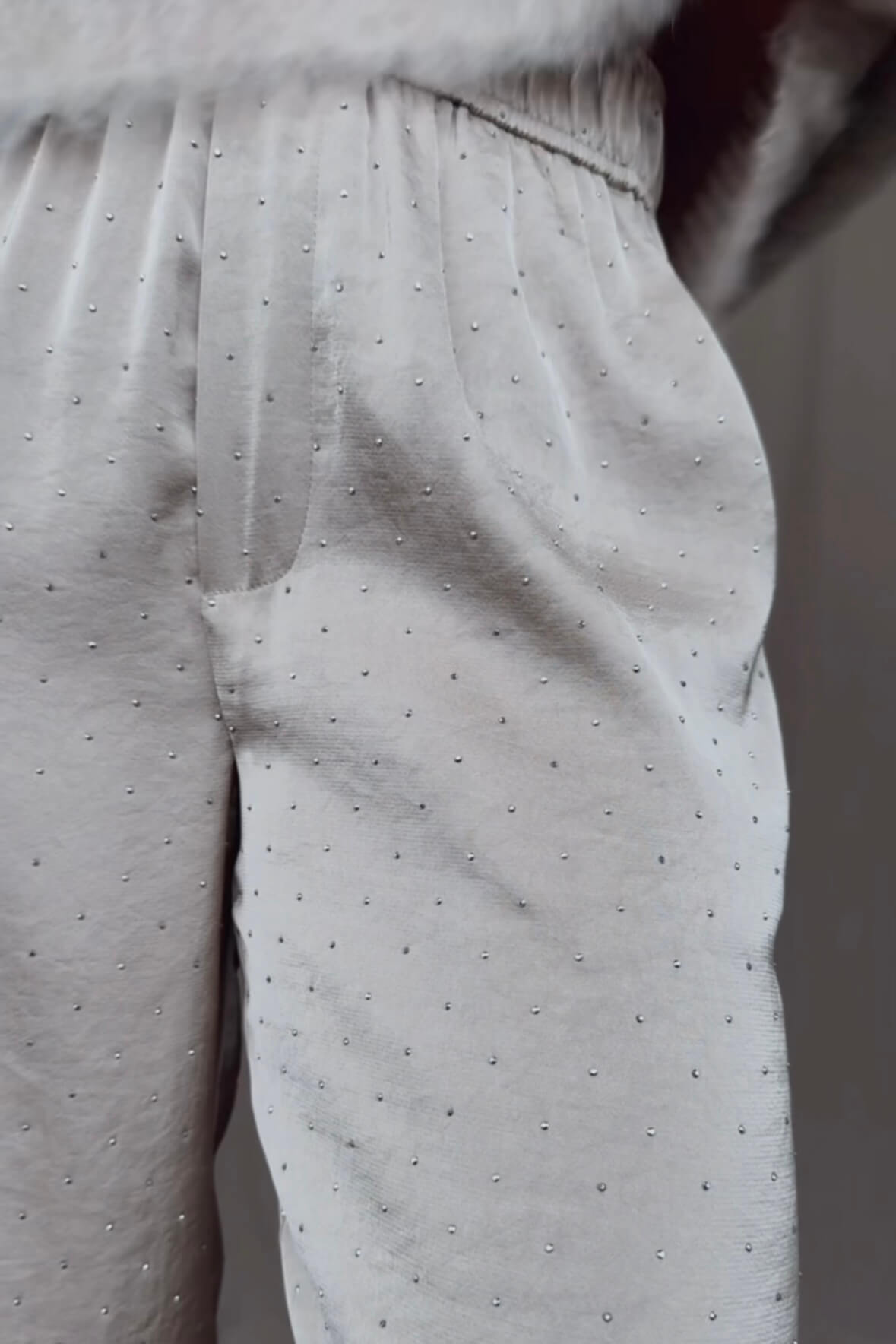 Satinhose mit Strasssteinen Asaka