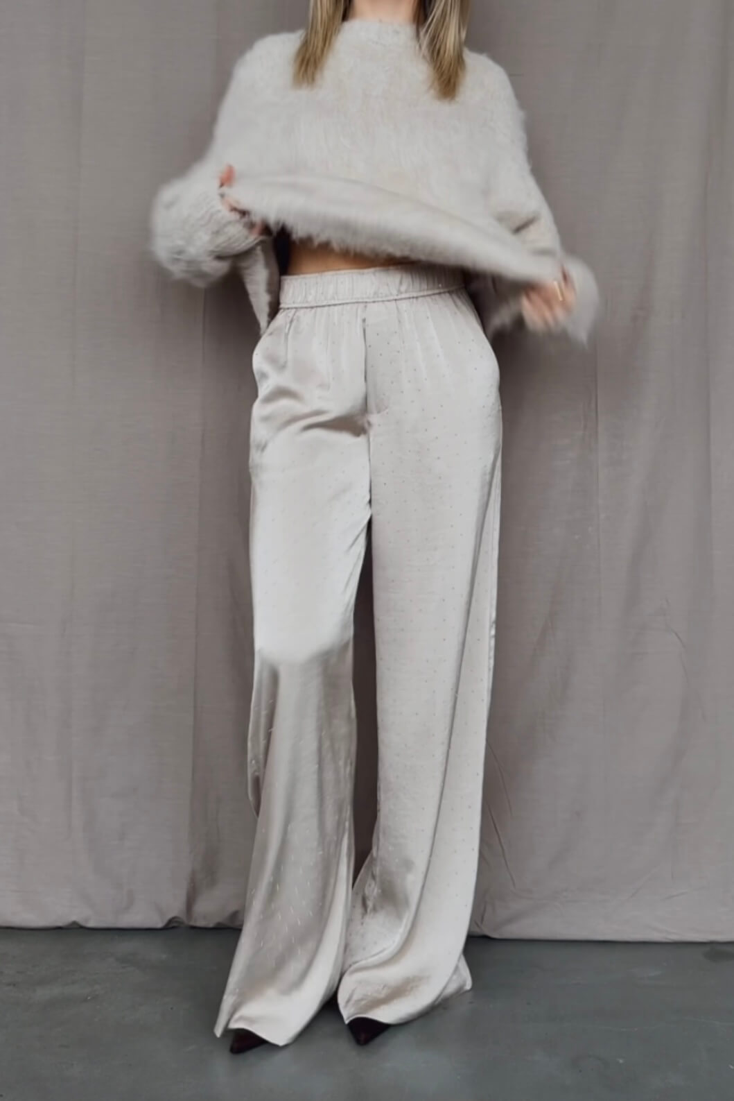 Satinhose mit Strasssteinen Asaka