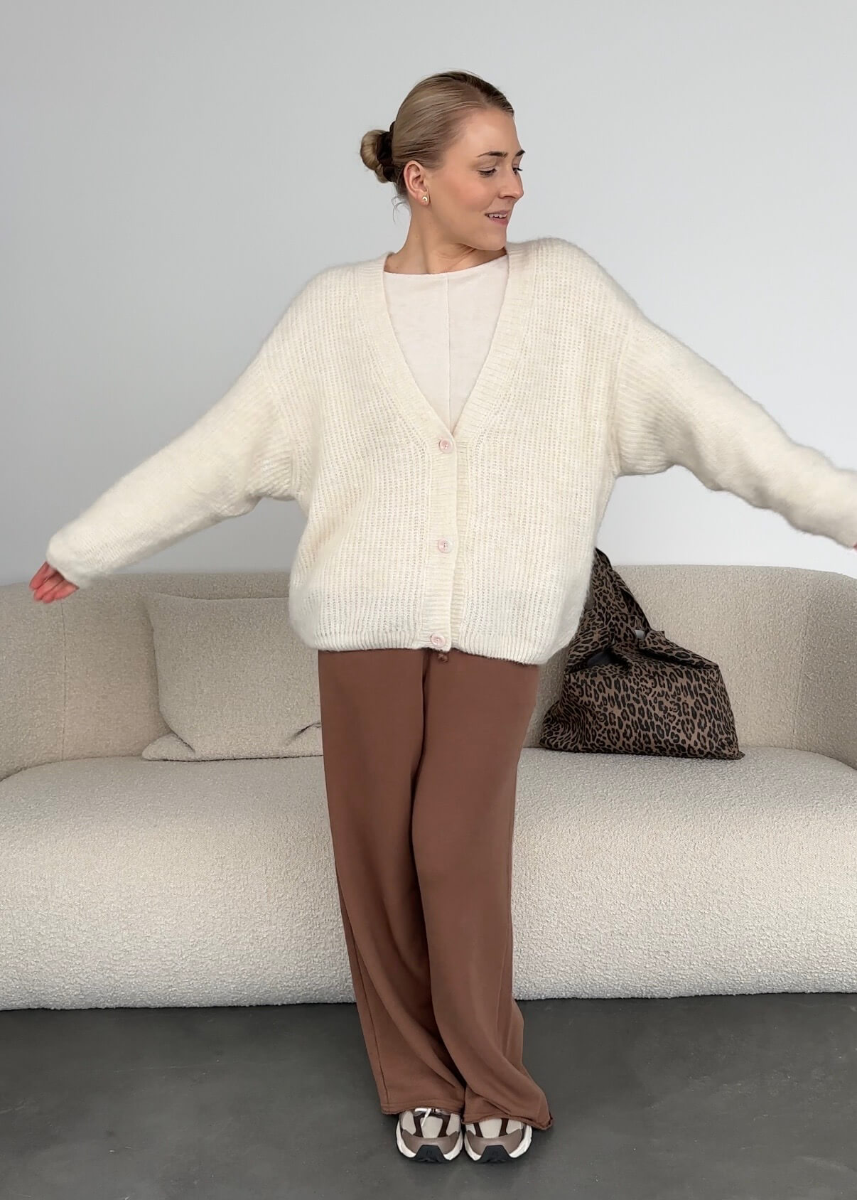 Strickjacke mit V-Ausschnitt (versch. Farben)