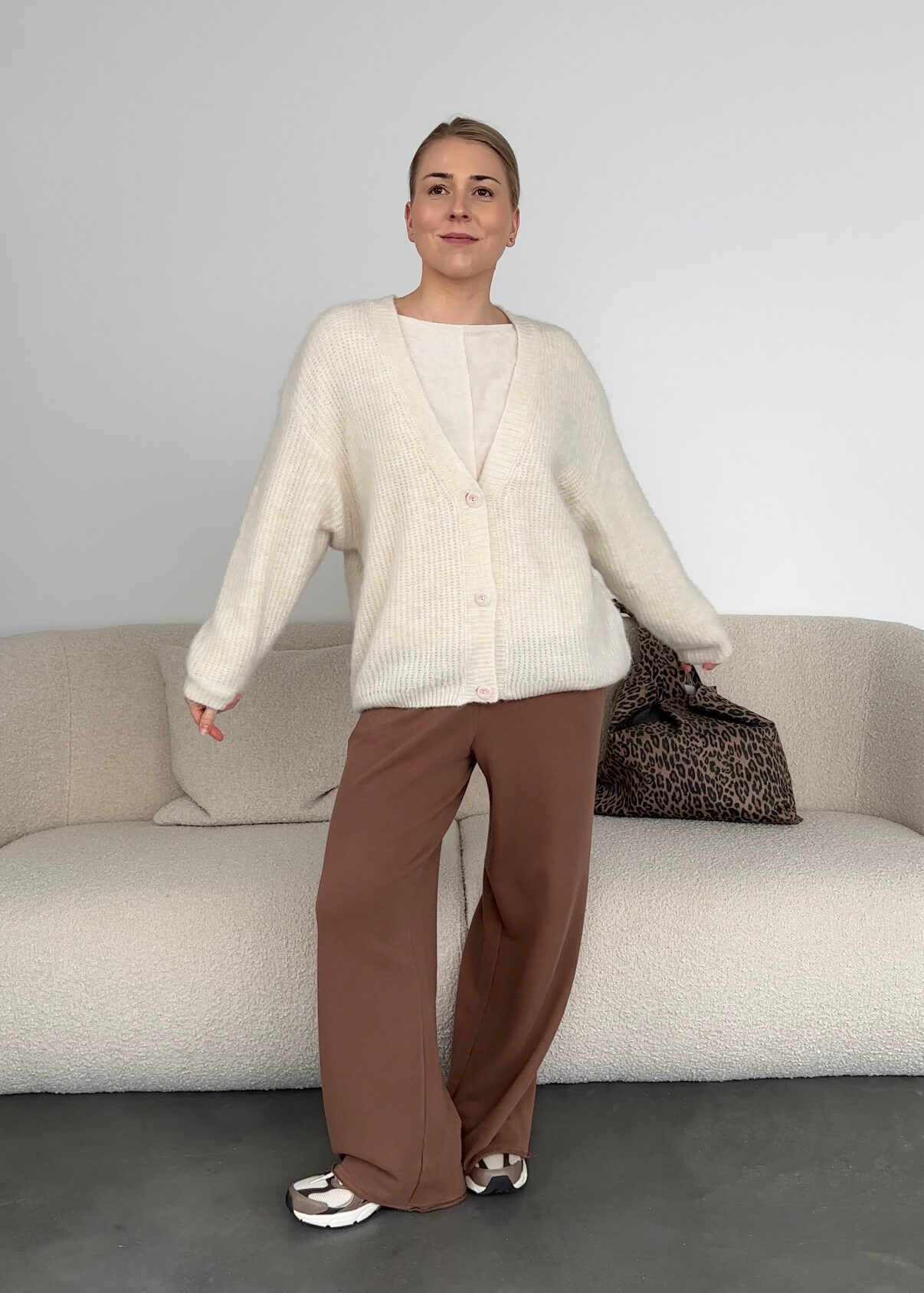 Strickjacke mit V-Ausschnitt (versch. Farben)