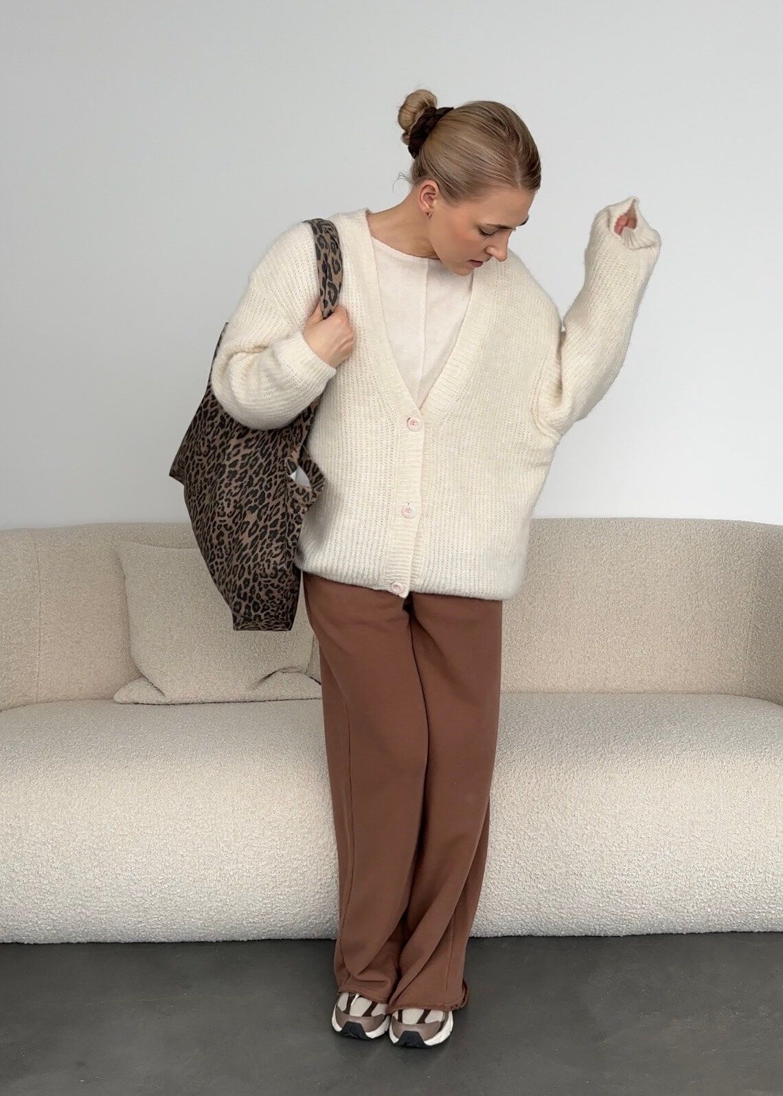 Strickjacke mit V-Ausschnitt (versch. Farben)