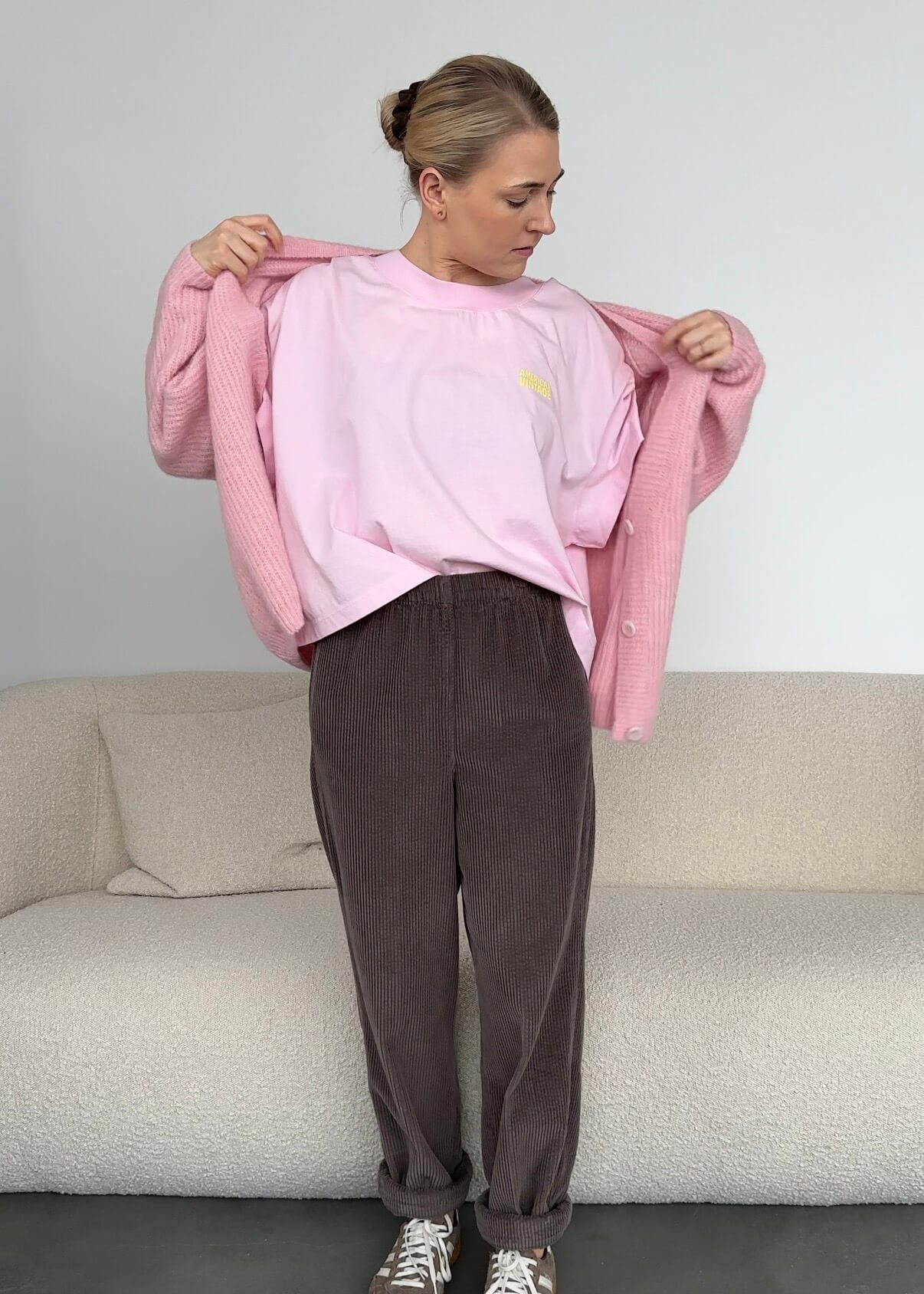 Strickjacke mit V-Ausschnitt (versch. Farben)