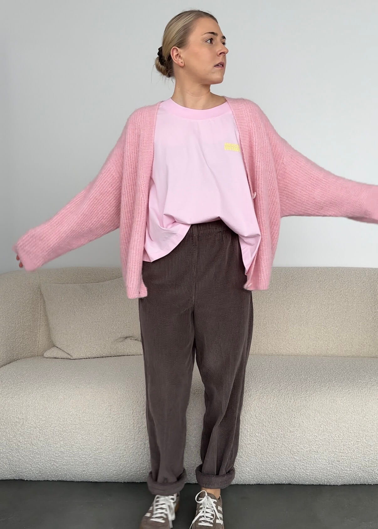 Strickjacke mit V-Ausschnitt (versch. Farben)