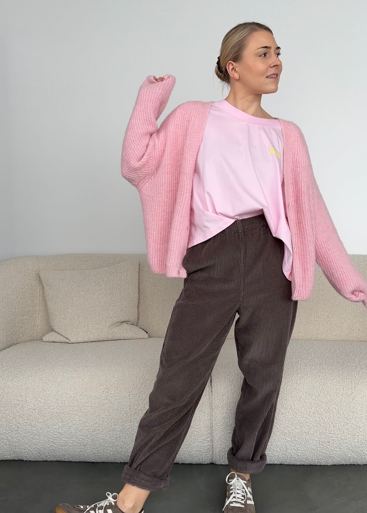 Strickjacke mit V-Ausschnitt (versch. Farben)