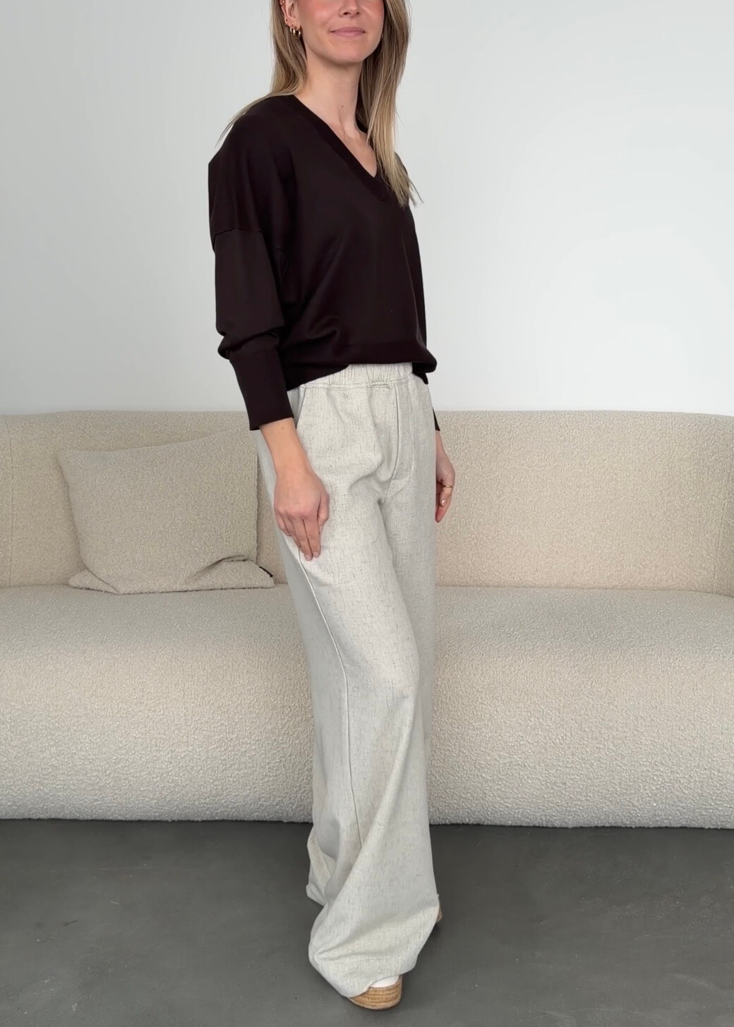 Leichter Strickpullover Gillian mit V-Ausschnitt (versch. Farben)